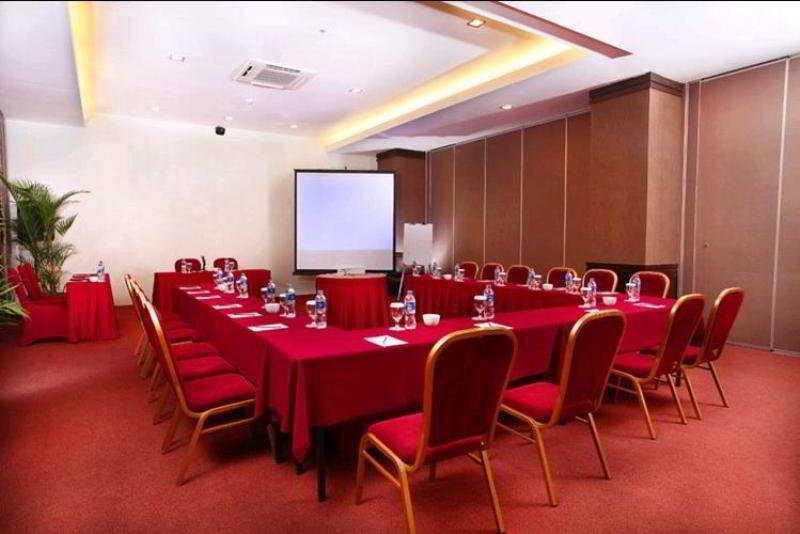 בנדונג Gino Feruci Kebon Jati By Kagum Hotels מראה חיצוני תמונה